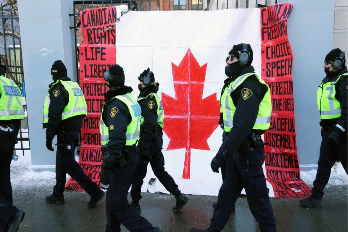 Key US-Canada crossing reopens as protests go on
