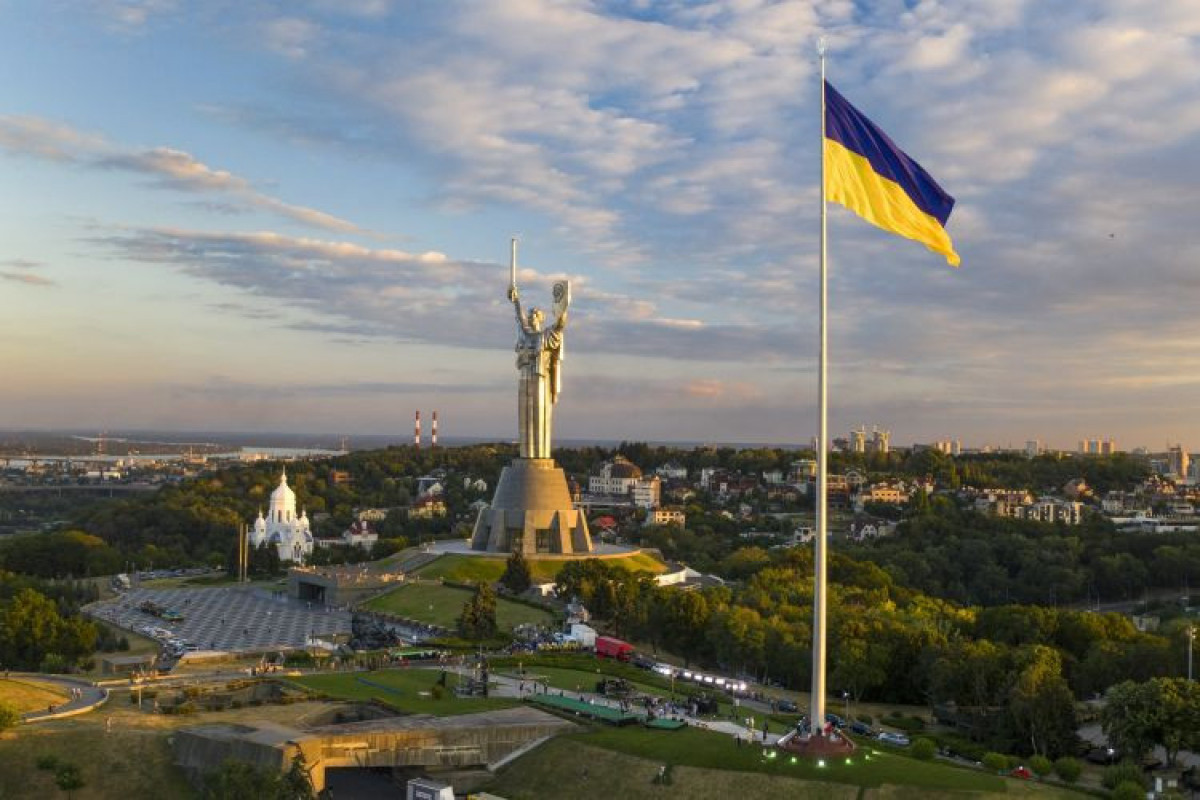 A dozen nations tell citizens to leave Ukraine now