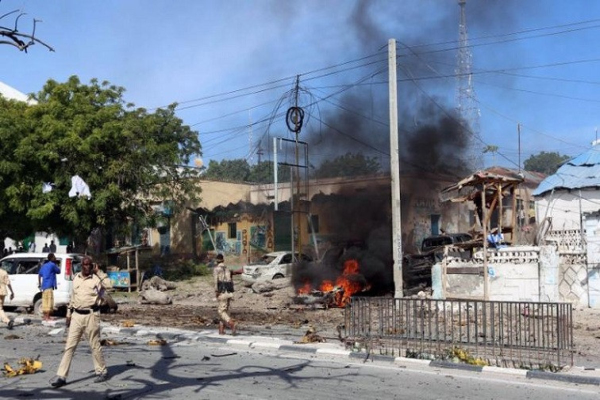 Gunfire, explosions rock Somalian capital in militant attacks