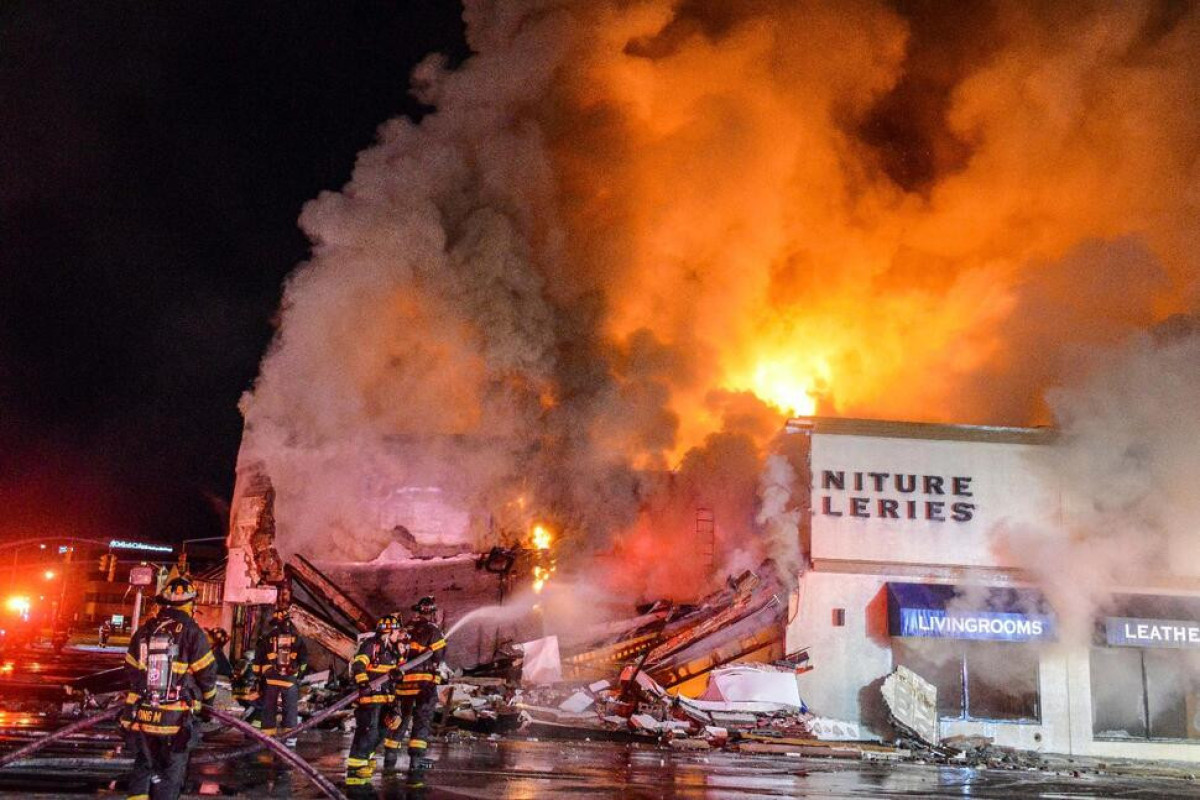 Petrol tanker crash causes massive fire in Long Island, New York-VIDEO 