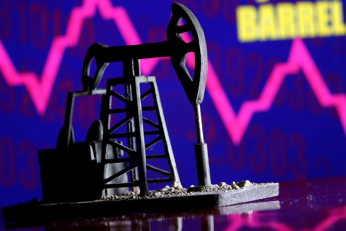 Price of Brent oil increases, WTI decreases