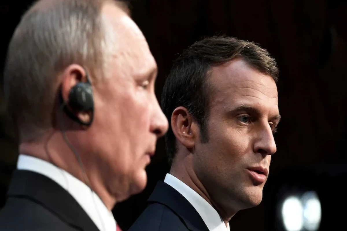 Russian President Vladimir Putin and French President  Emmanuel Macron