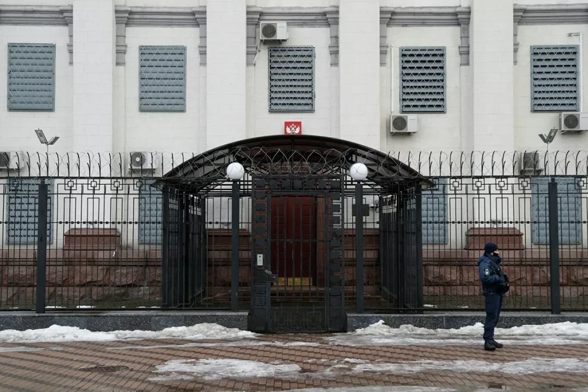 Russia evacuates staff of its embassies and consulates from Ukraine