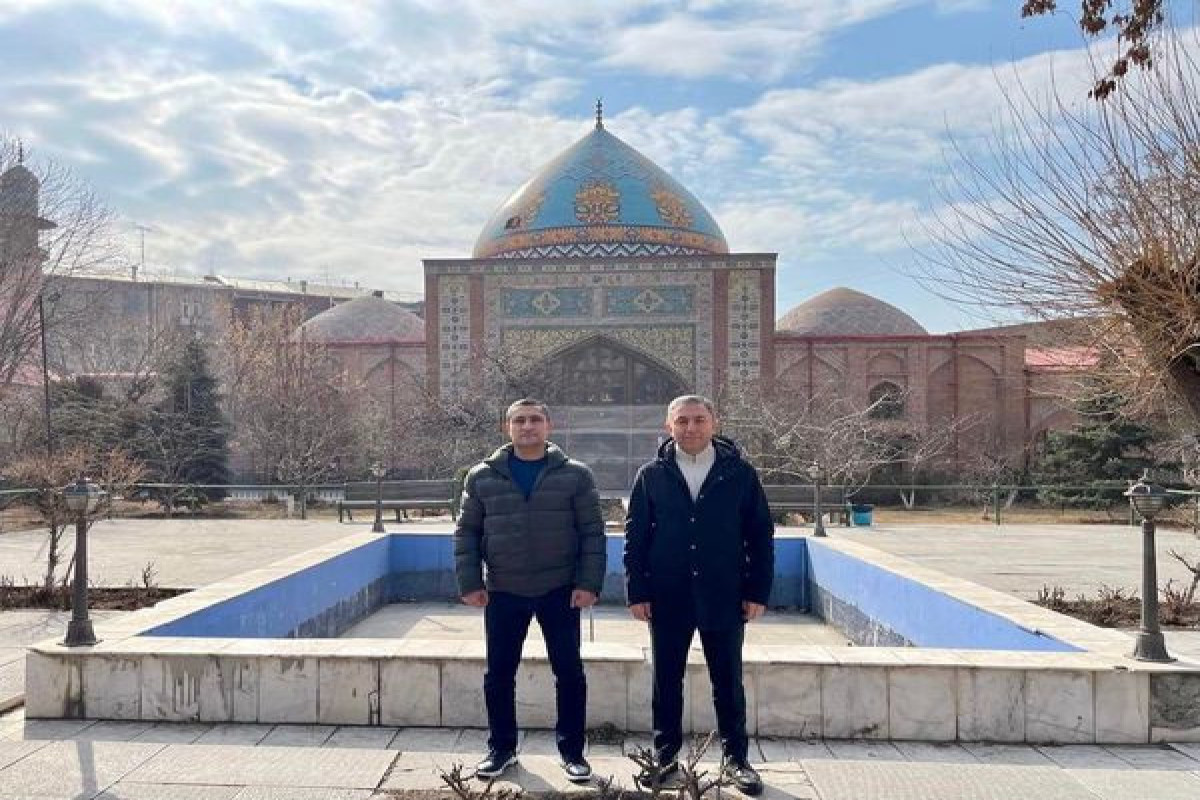 Azerbaijani MPs visit Blue Mosque in Yerevan