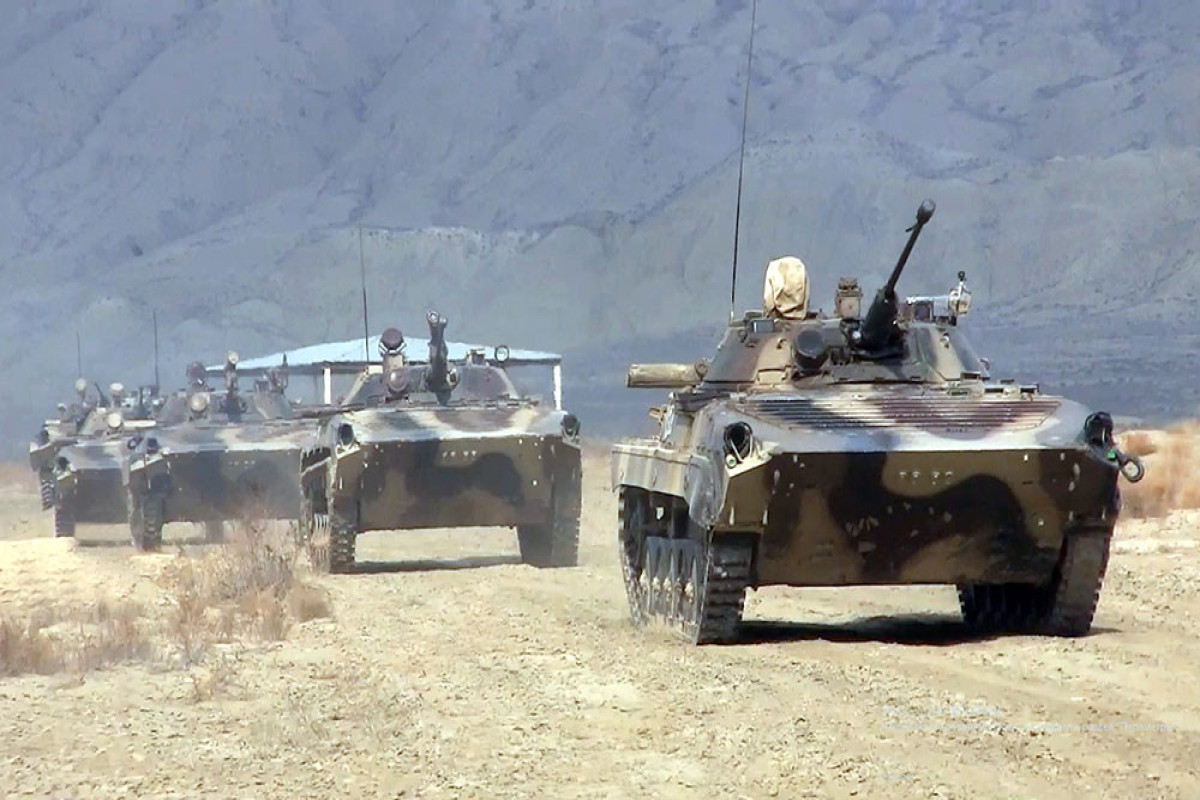 Armored vehicles crews carried out practical training exercises-VIDEO 