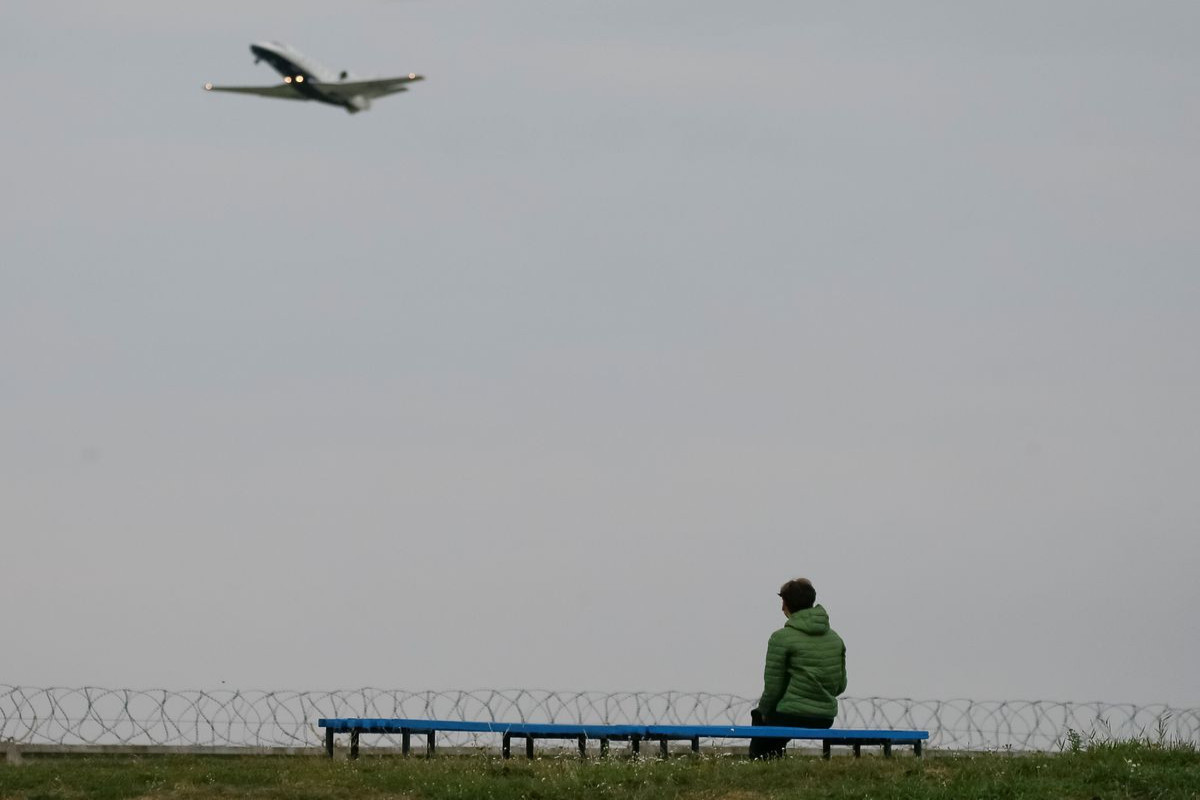 Airlines should stop flying over all of Ukraine's airspace - conflict zone monitor