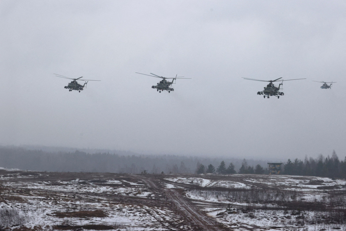 Ukraine armed forces say 5 Russian aircraft and a helicopter shot down, Russia denied