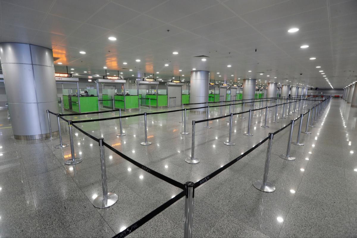 Kiev airport suspends operation