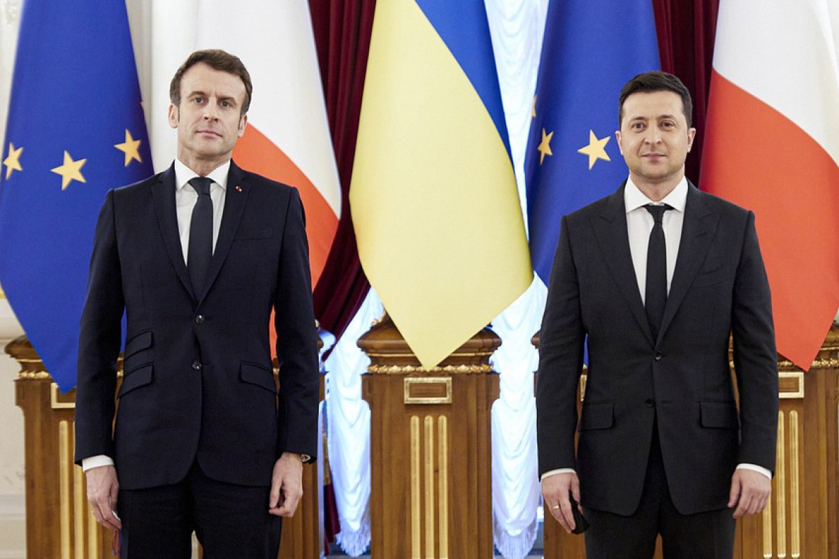 Emmanuel Macron and Volodymyr Zelensky