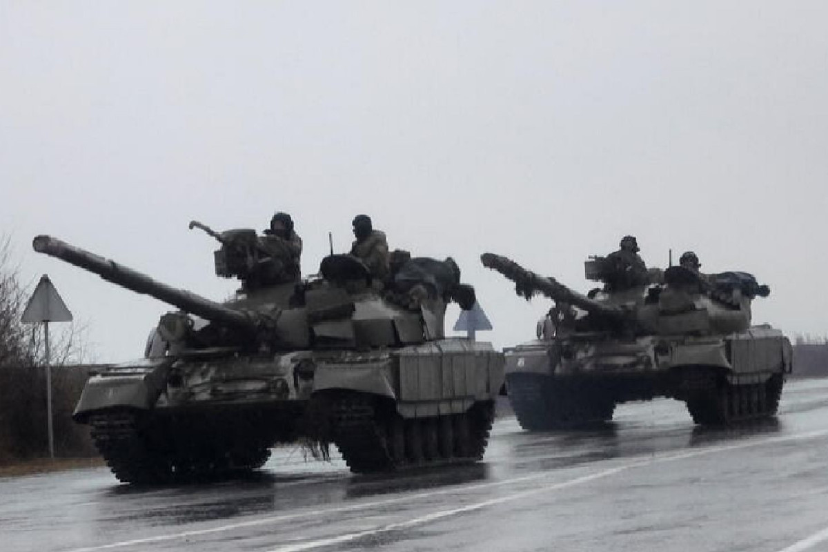 Russian forces advance on at lest three axes - British intelligence