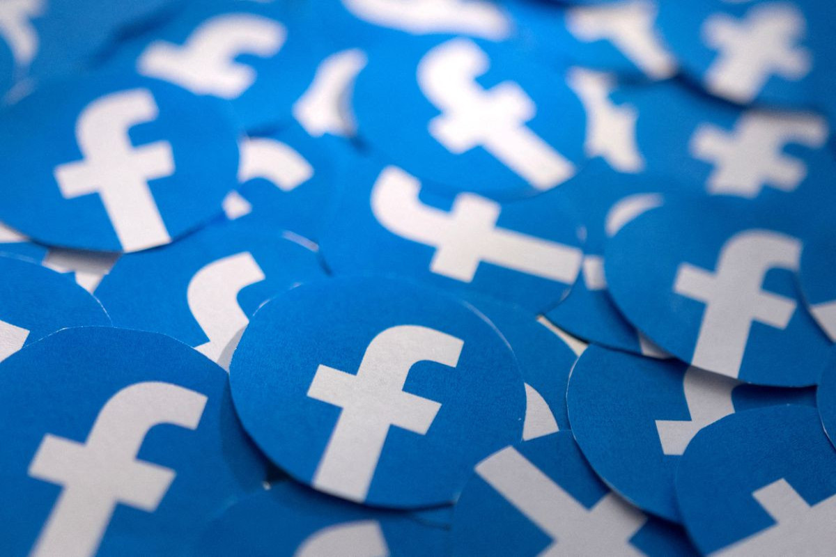 Russia to restrict Facebook access for 'censoring' its media