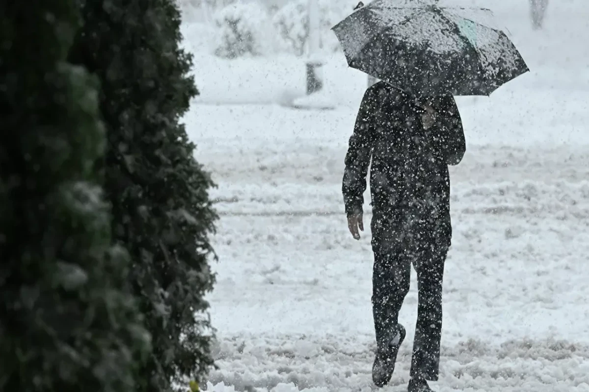 More than 300,000 people without power after snowfall in US capital area
