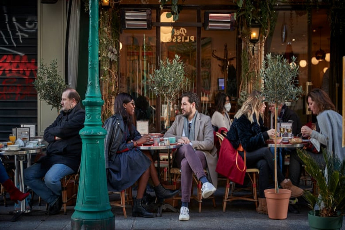 Macron limits social life for unvaccinated in France