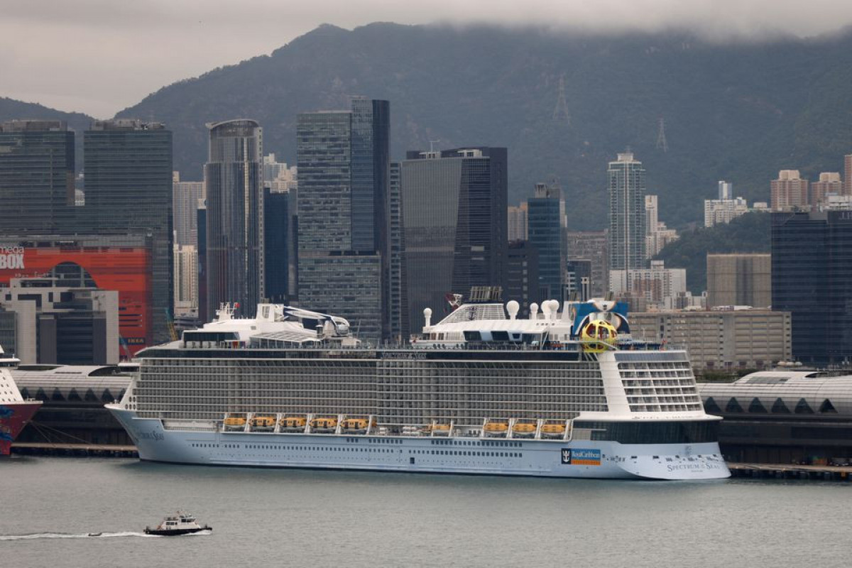 Hong Kong bans some inbound flights, tightens COVID-19 curbs