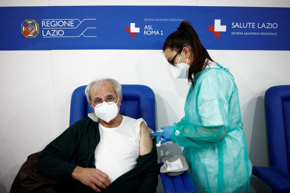 Italy extends COVID vaccine mandate to everyone over 50