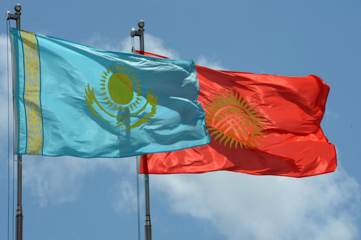 Acting Kazakh PM holds phone talk with Kyrgyz PM