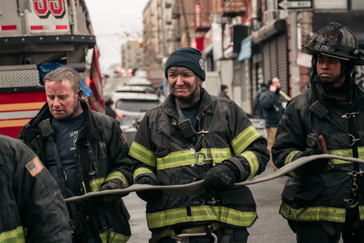 19 dead, including 9 children, in NYC apartment fire-VIDEO 