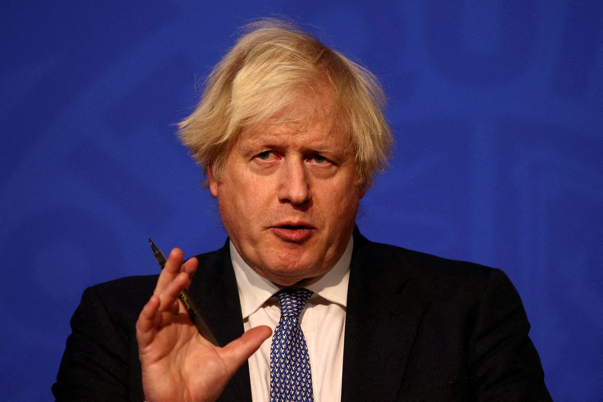 British ministers to decide on lifting England's COVID curbs
