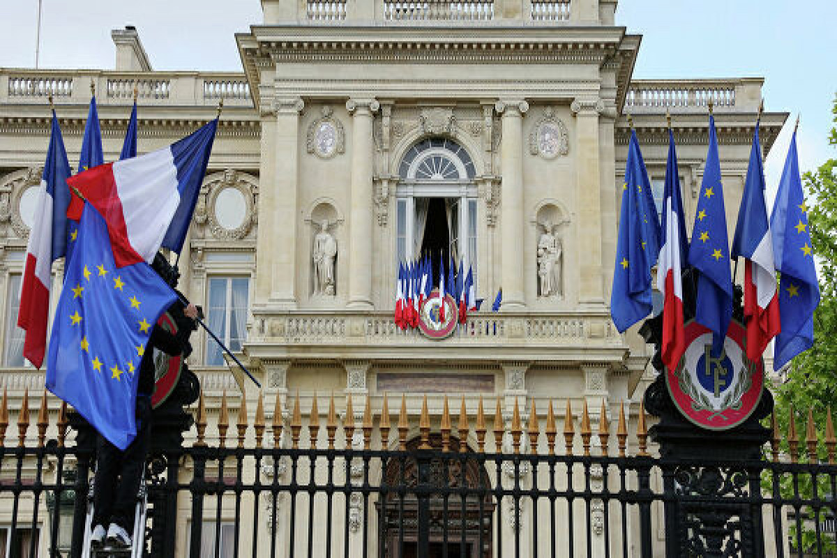 France advises nationals against non-essential travel to Ukraine