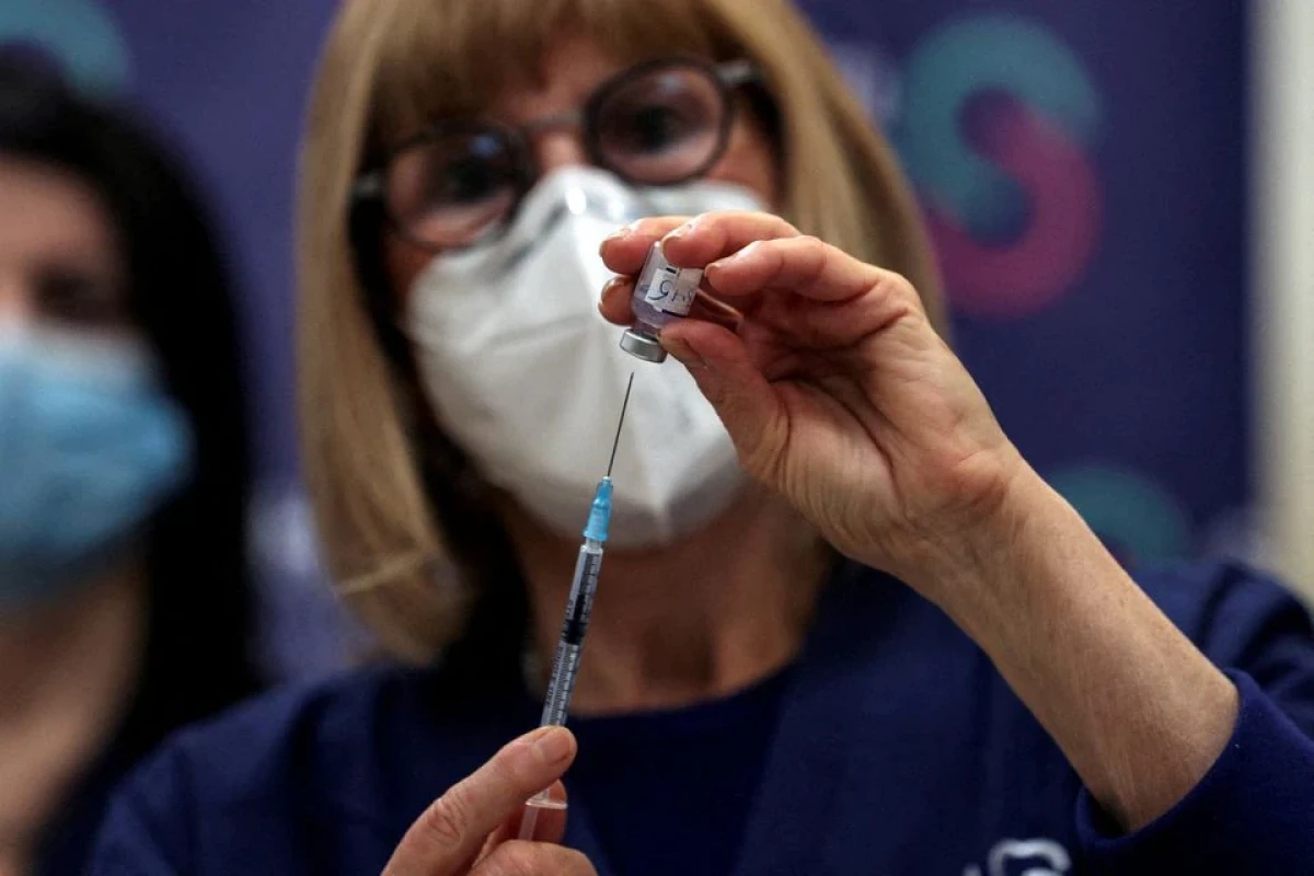Israel mulls offering 4th COVID vaccine dose to all adults