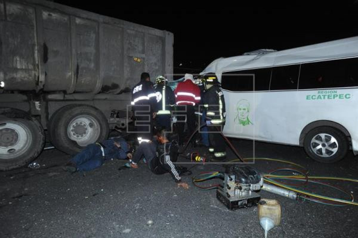 12 people die in Mexico highway accident