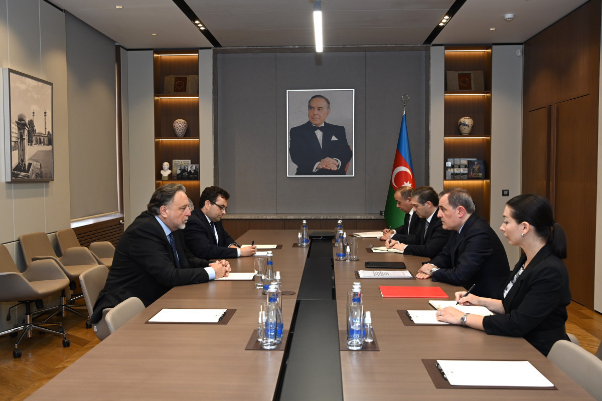 Azerbaijani FM received new ambassador of Czech Republic