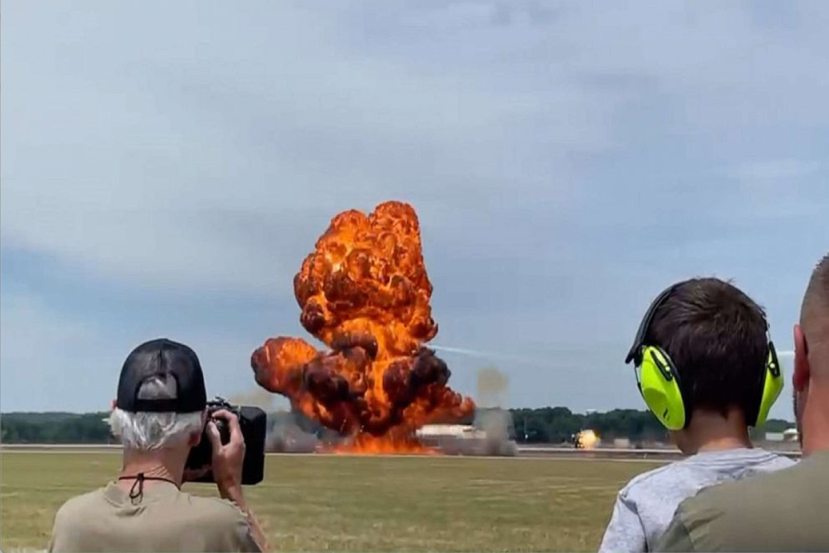 1 person dead in accident at  air show in U.S.