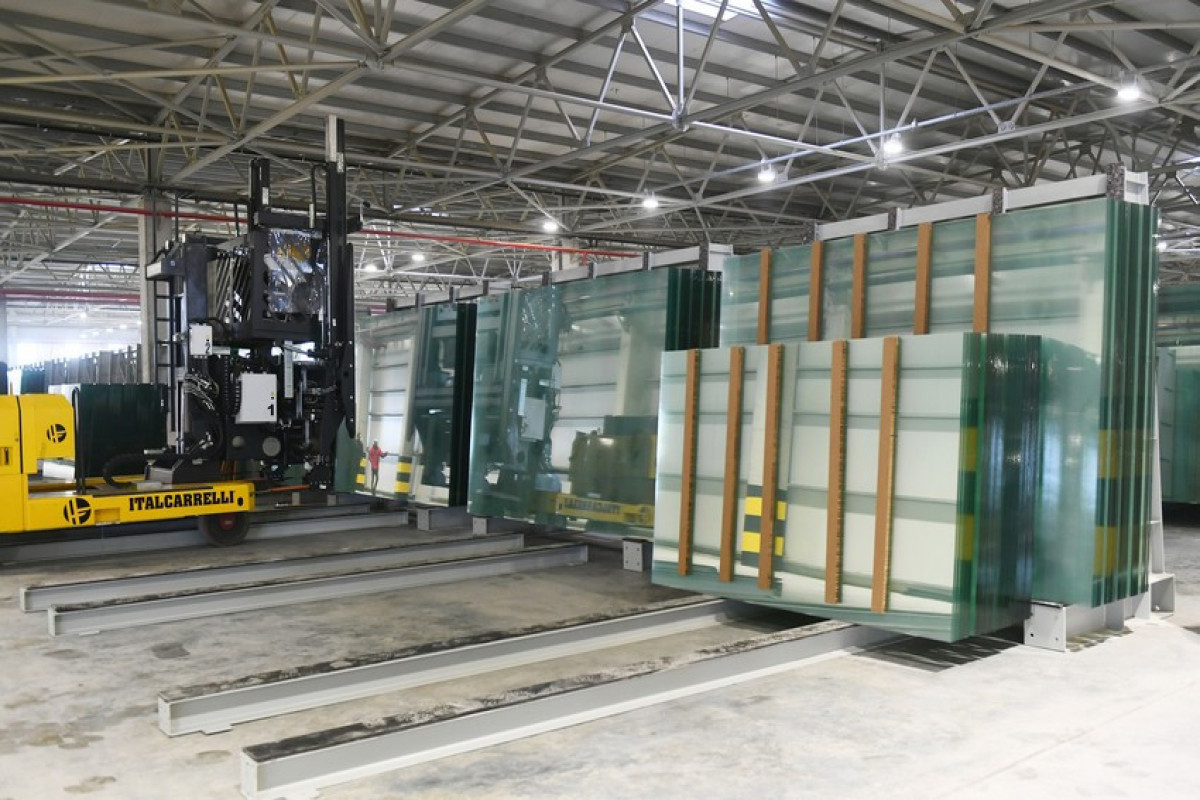 Azerbaijan starts exporting glass to Ireland