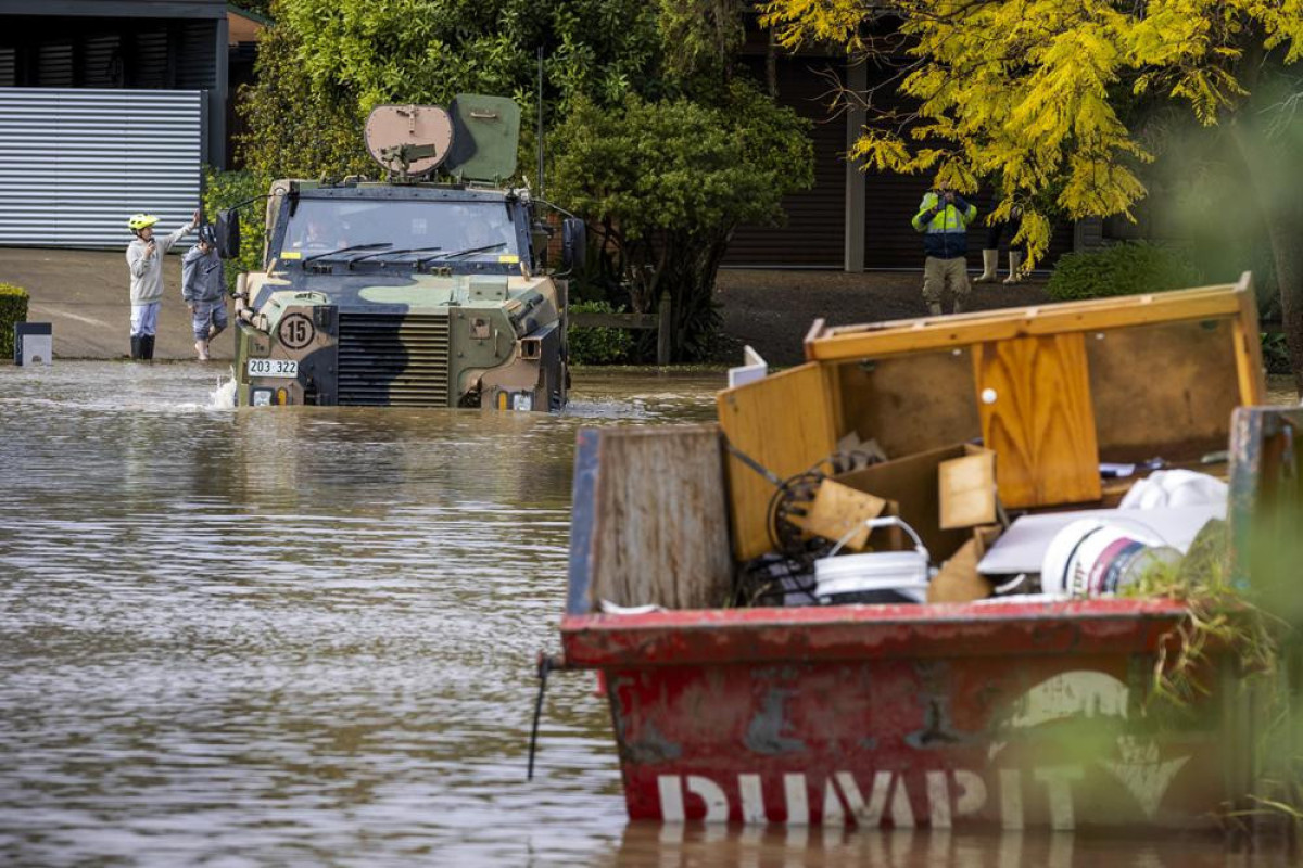 Homes of 85,000 people at risk, but rain eases around Sydney