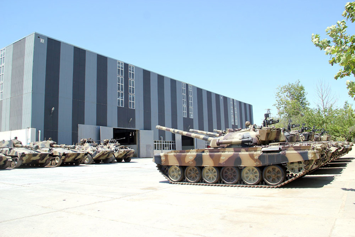 A Weapons repair workshop is operating in one of the military units -VIDEO 
