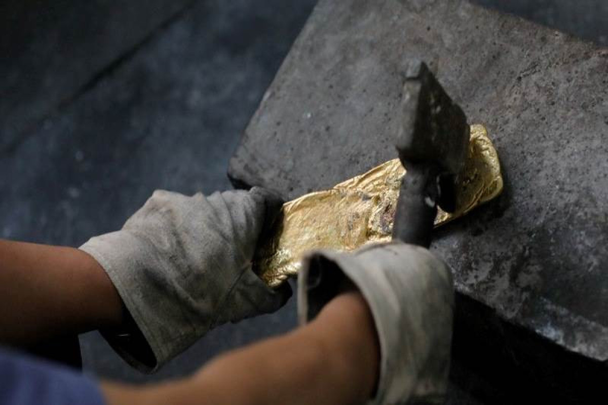 Gold price drops to lowest since October 2021