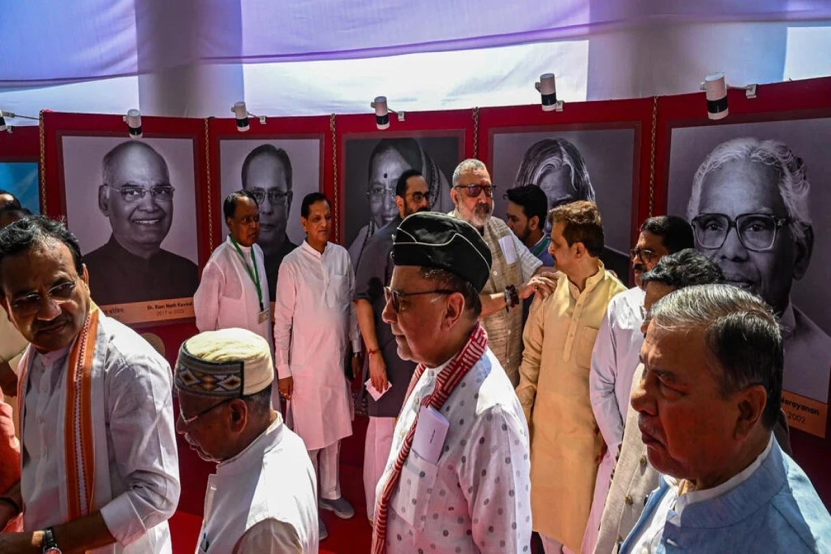 India's parliament begins voting for new president