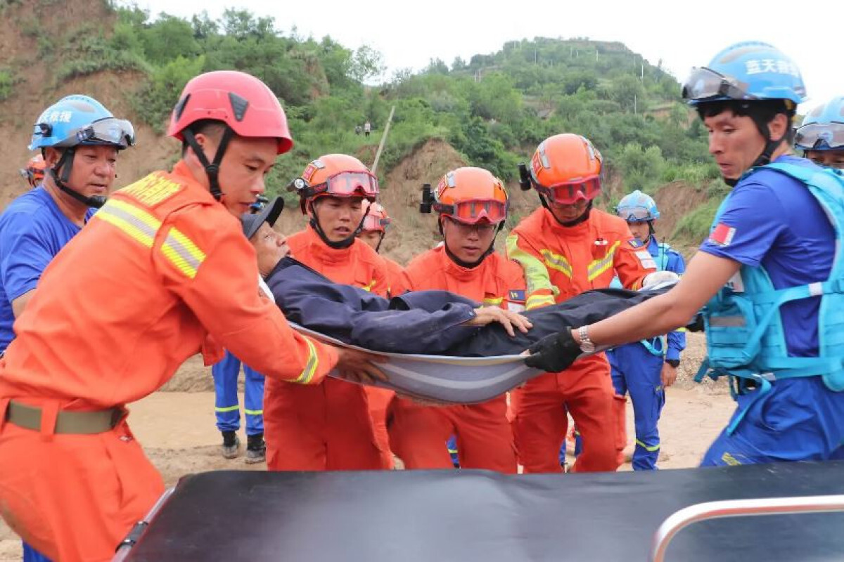 10 killed after mountain collapse at China mining site