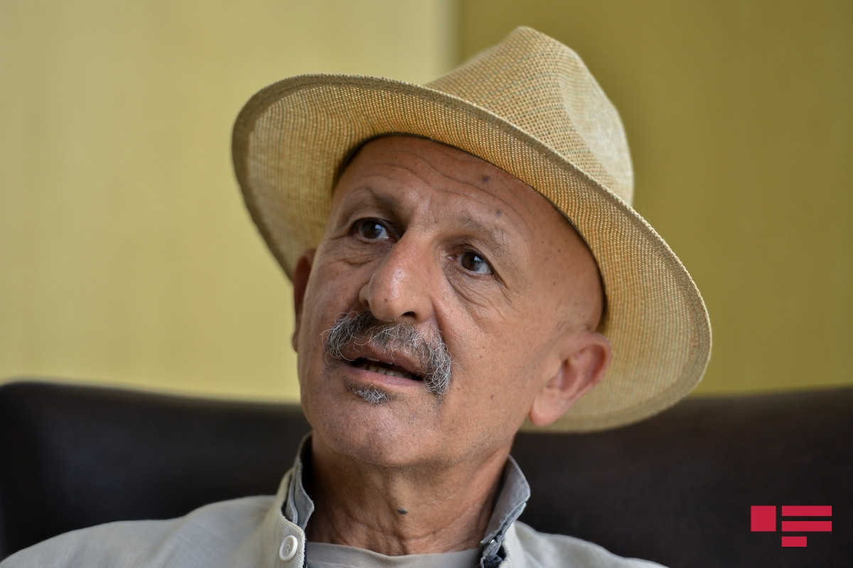  Reza Deghati