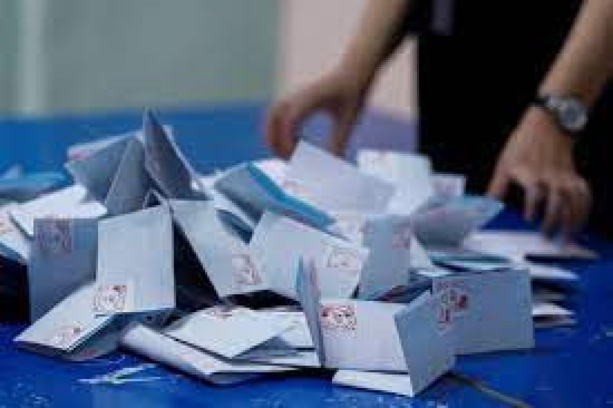 Tunisians back new constitution, but with low turnout