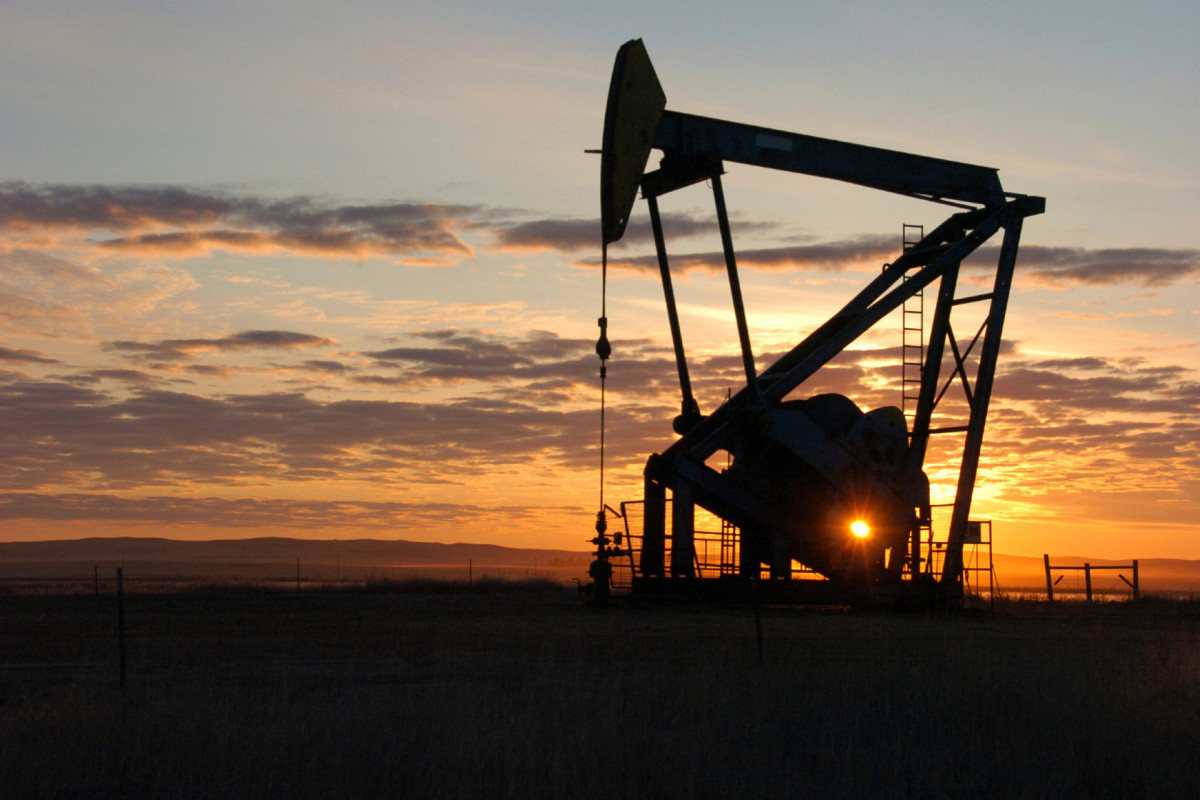 Saudis to hike oil price to record even as traders see risks