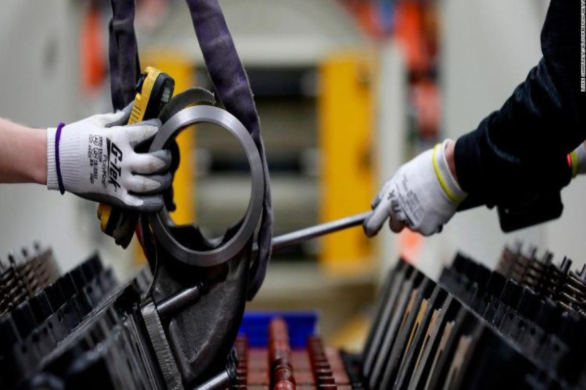 US economy contracts again, fueling recession fears