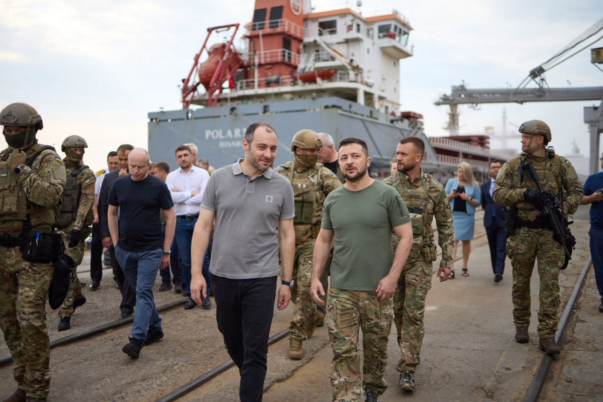 Zelensky visits Odesa port to control grain shipment