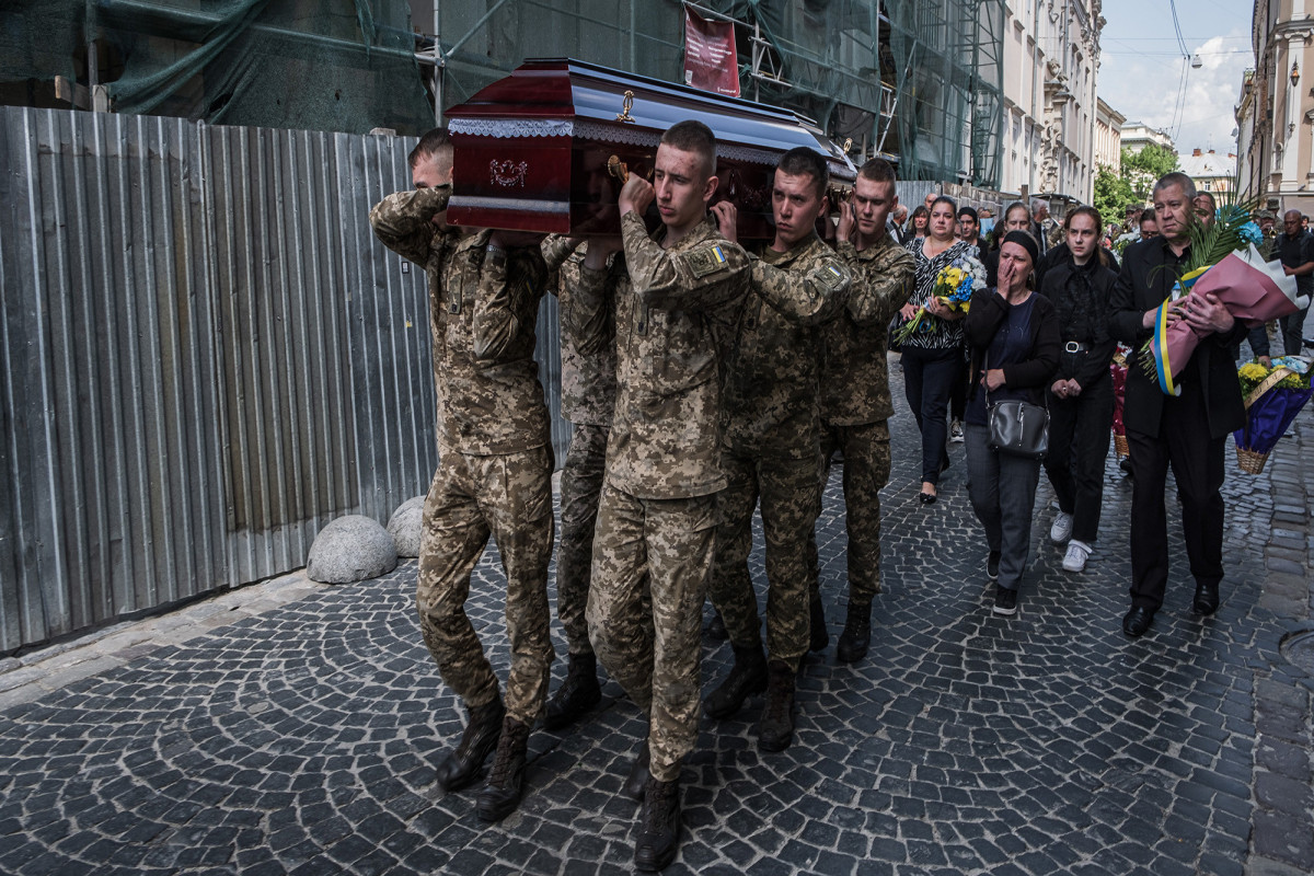 Ukraine is losing up to 100 soldiers every day, Zelenskyy says