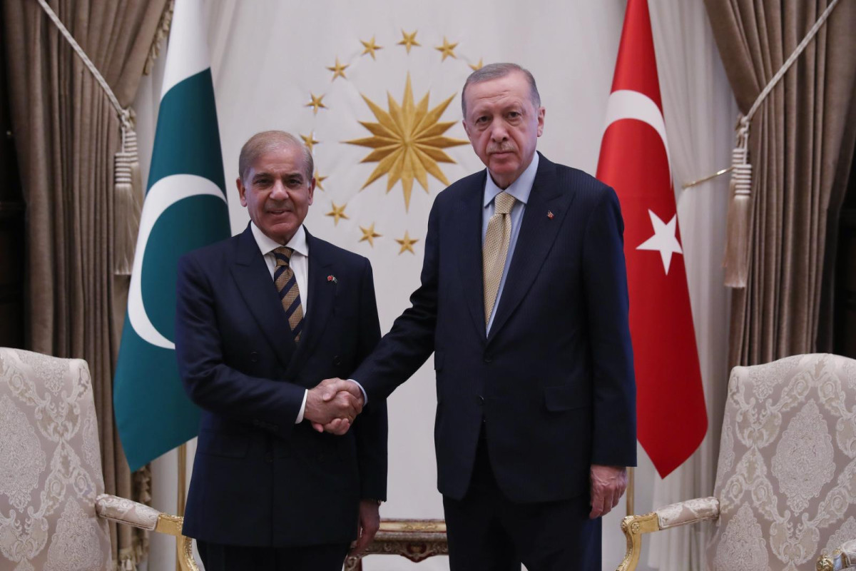 Erdogan meets with Pakistan’s PM