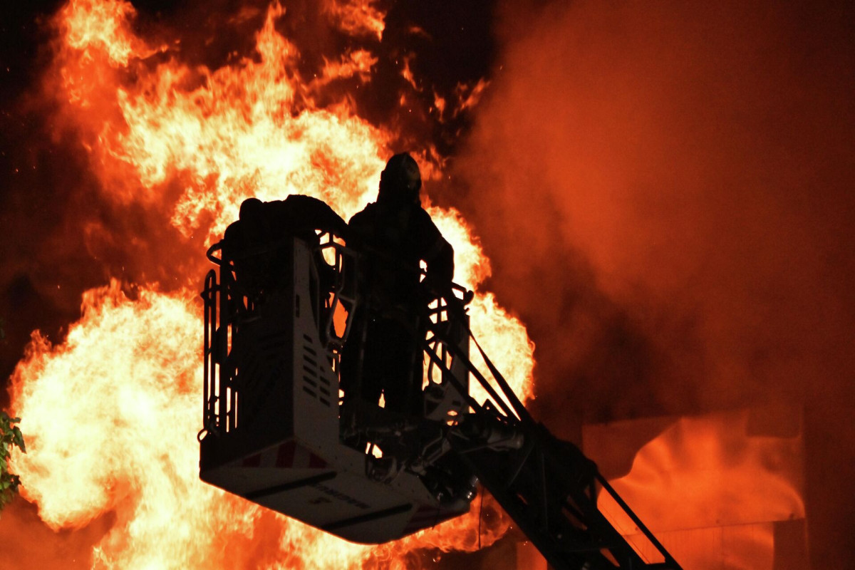 A fire engulfing a business center in Moscow extinguished-UPDATED 
