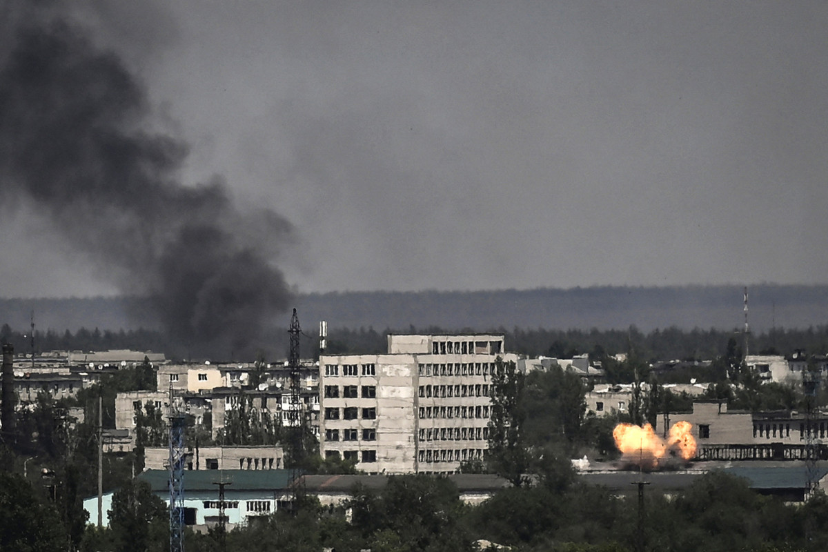 Ukraine claims it controls half of Severodonetsk
