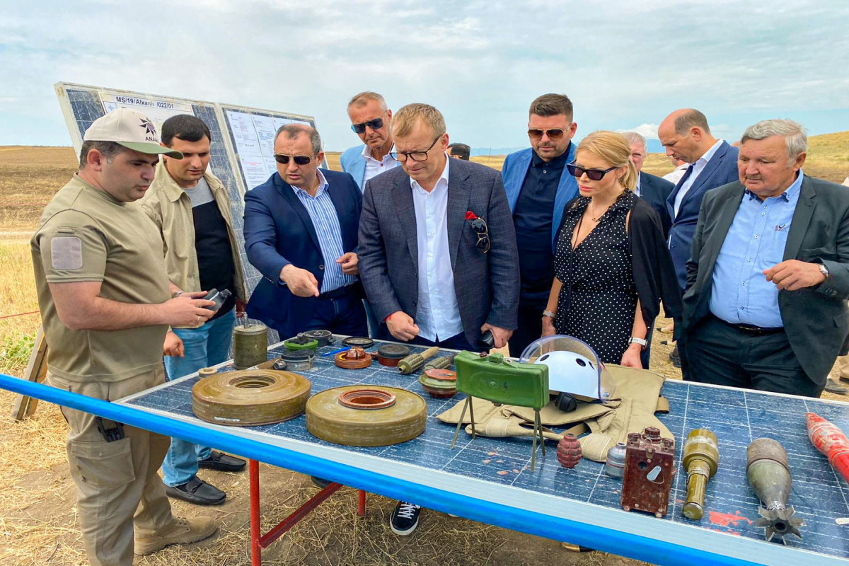 Chairman of Slovak National Council watches neutralization process of mines