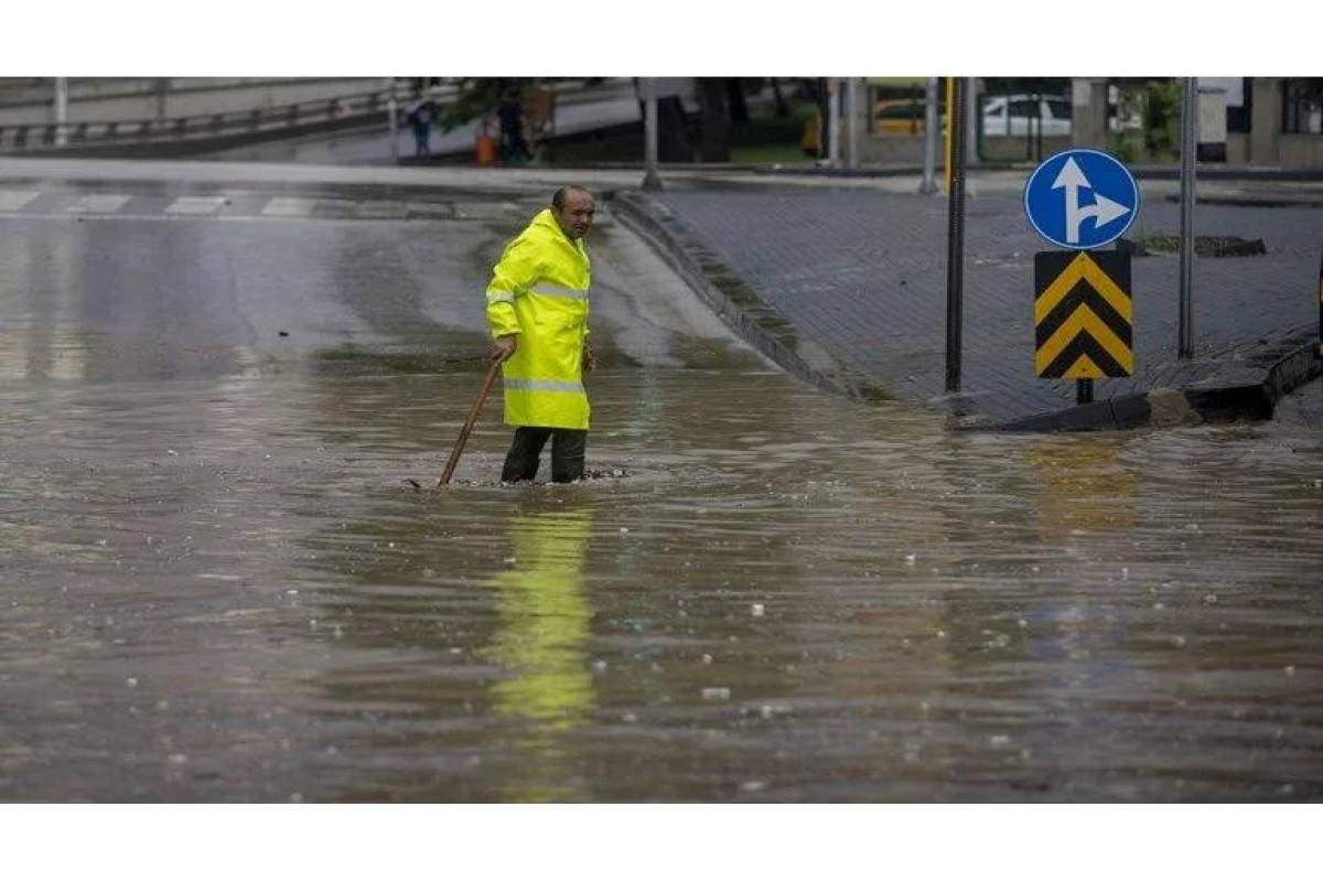 Man killed in floods in Türkiye's capital