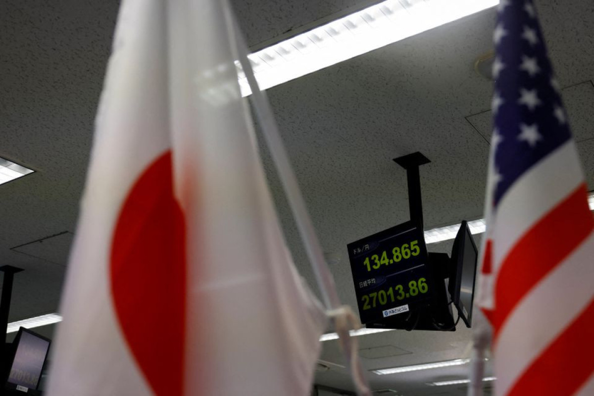Yen falls to lowest level since 1998 as U.S. yields march higher
