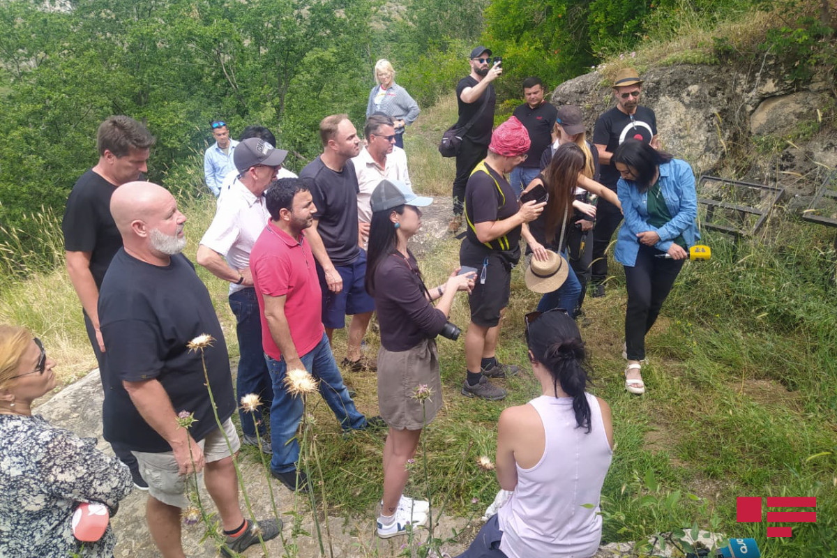 Foreign travelers start visiting liberated territories -PHOTO 