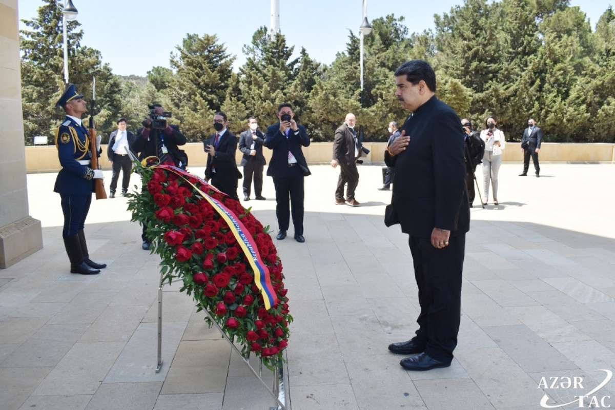 Nicolas Maduro visits Alley of Martyrs