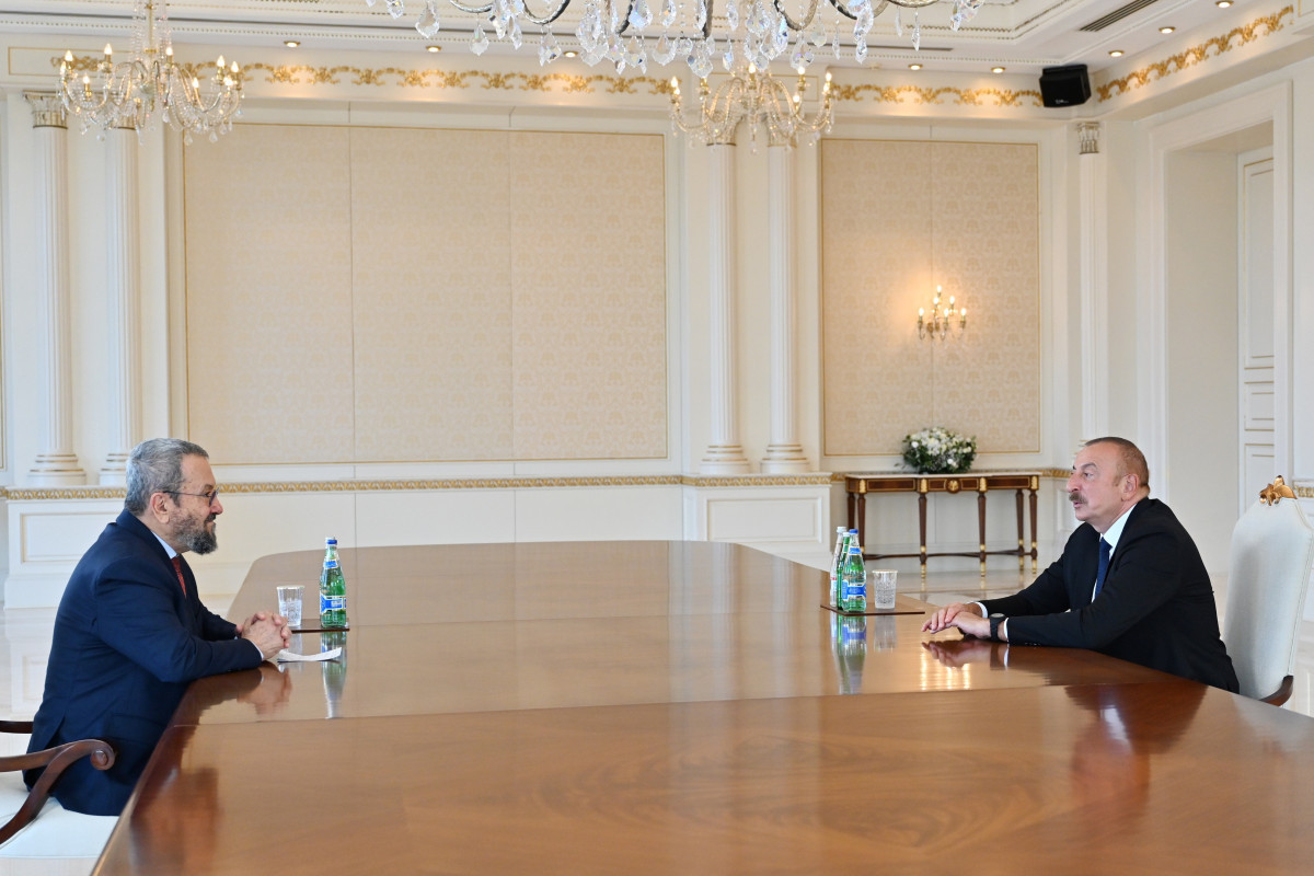 Ilham Aliyev received former Israeli Prime Minister Ehud Barak