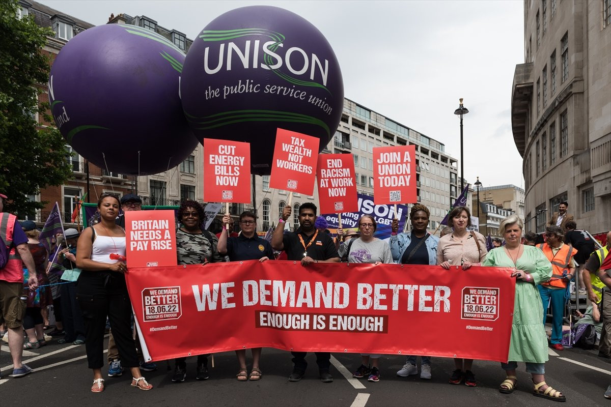 Crowds in London protest soaring costs-PHOTO 