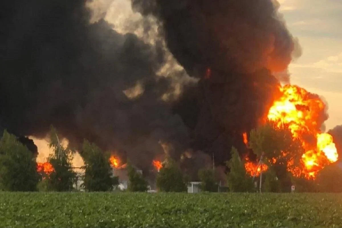 Russian missiles destroy fuel depot in east Ukraine town, injure 11, official says-UPDATED 